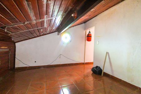Casa à venda com 180m², 5 quartos e 2 vagas Casa à venda com 180m², 5 quartos e 2 vagasSótão