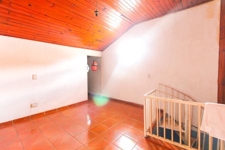 Casa à venda com 180m², 5 quartos e 2 vagas Casa à venda com 180m², 5 quartos e 2 vagasSótão