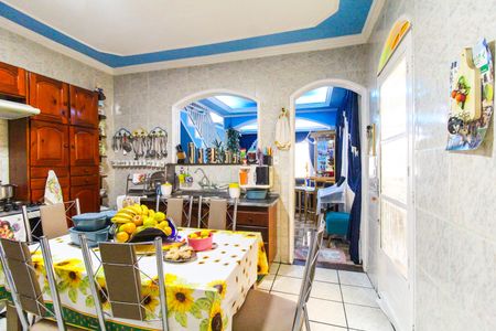 Casa à venda com 180m², 5 quartos e 2 vagas Casa à venda com 180m², 5 quartos e 2 vagasCozinha