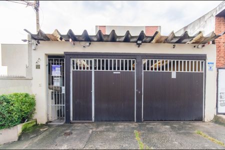 Casa à venda com 200m², 4 quartos e 2 vagas Casa à venda com 200m², 4 quartos e 2 vagasFachada