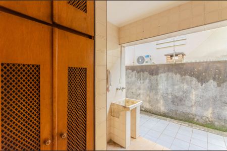 Casa à venda com 200m², 4 quartos e 2 vagas Casa à venda com 200m², 4 quartos e 2 vagasÁrea de Serviço