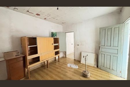 Casa à venda com 155m², 3 quartos e 2 vagas Casa à venda com 155m², 3 quartos e 2 vagasPorão - Sala / Quarto