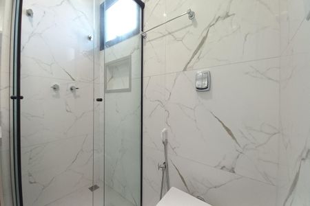 Casa de condomínio à venda com 300m², 4 quartos e 4 vagas Casa de condomínio à venda com 300m², 4 quartos e 4 vagasBanheiro da Suíte 3