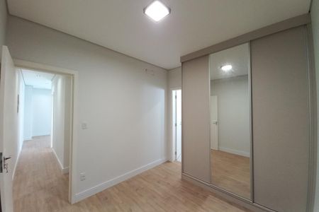 Casa de condomínio à venda com 300m², 4 quartos e 4 vagas Casa de condomínio à venda com 300m², 4 quartos e 4 vagasQuarto 3 - Suíte