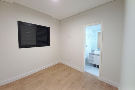 Casa de condomínio à venda com 300m², 4 quartos e 4 vagas Casa de condomínio à venda com 300m², 4 quartos e 4 vagasQuarto 2 - Suíte