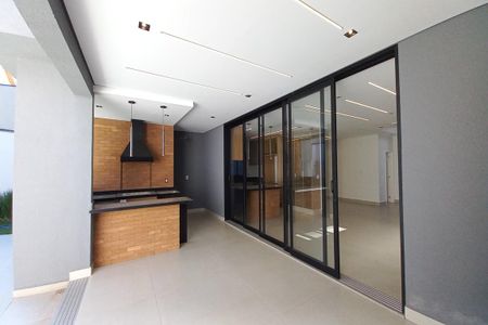 Casa de condomínio à venda com 300m², 4 quartos e 4 vagas Casa de condomínio à venda com 300m², 4 quartos e 4 vagasÁrea comum - Churrasqueira