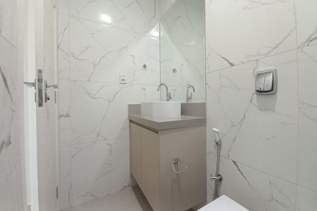 Casa de condomínio à venda com 300m², 4 quartos e 4 vagas Casa de condomínio à venda com 300m², 4 quartos e 4 vagasBanheiro