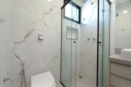 Casa de condomínio à venda com 300m², 4 quartos e 4 vagas Casa de condomínio à venda com 300m², 4 quartos e 4 vagasBanheiro da Suíte 1