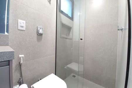 Casa de condomínio à venda com 300m², 4 quartos e 4 vagas Casa de condomínio à venda com 300m², 4 quartos e 4 vagasBanheiro de Serviço