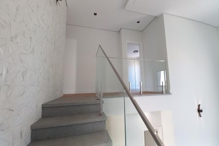 Casa de condomínio à venda com 300m², 4 quartos e 4 vagas Casa de condomínio à venda com 300m², 4 quartos e 4 vagasEscada