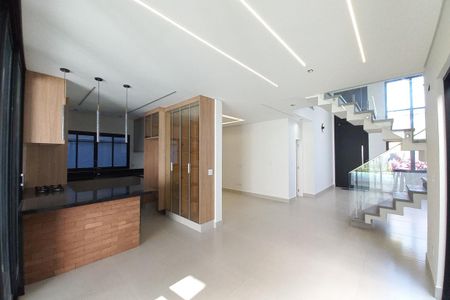 Casa de condomínio à venda com 300m², 4 quartos e 4 vagas Casa de condomínio à venda com 300m², 4 quartos e 4 vagasSala de Jantar