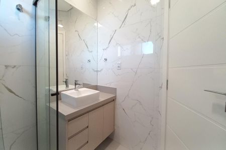 Casa de condomínio à venda com 300m², 4 quartos e 4 vagas Casa de condomínio à venda com 300m², 4 quartos e 4 vagasBanheiro da Suíte 1