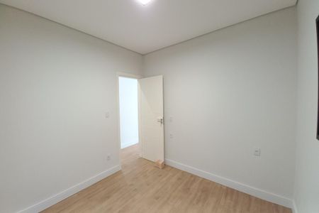 Casa de condomínio à venda com 300m², 4 quartos e 4 vagas Casa de condomínio à venda com 300m², 4 quartos e 4 vagasQuarto 2 - Suíte