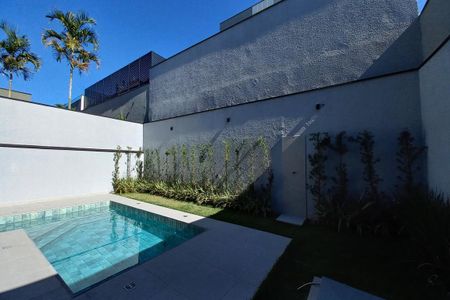 Casa de condomínio à venda com 300m², 4 quartos e 4 vagas Casa de condomínio à venda com 300m², 4 quartos e 4 vagasÁrea comum - Piscina