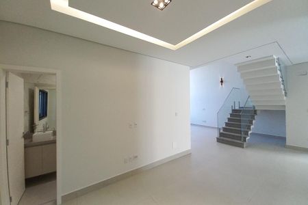 Casa de condomínio à venda com 300m², 4 quartos e 4 vagas Casa de condomínio à venda com 300m², 4 quartos e 4 vagasSala de TV