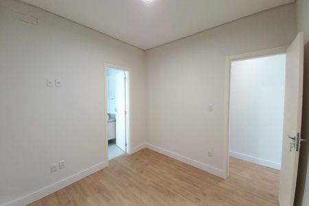 Casa de condomínio à venda com 300m², 4 quartos e 4 vagas Casa de condomínio à venda com 300m², 4 quartos e 4 vagasQuarto 2 - Suíte