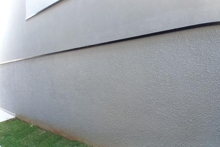 Casa de condomínio à venda com 300m², 4 quartos e 4 vagas Casa de condomínio à venda com 300m², 4 quartos e 4 vagasVista da sala de TV