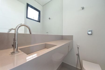 Casa de condomínio à venda com 300m², 4 quartos e 4 vagas Casa de condomínio à venda com 300m², 4 quartos e 4 vagasLavabo