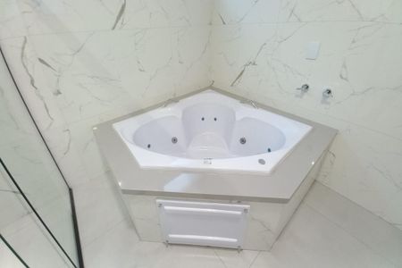 Casa de condomínio à venda com 300m², 4 quartos e 4 vagas Casa de condomínio à venda com 300m², 4 quartos e 4 vagasDetalhe do Banheiro da Suíte 4