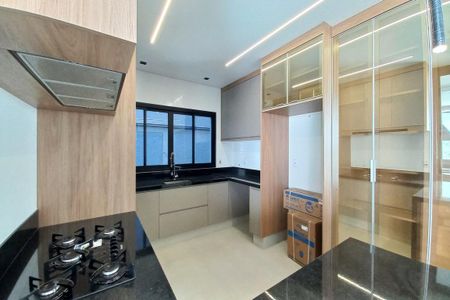 Casa de condomínio à venda com 300m², 4 quartos e 4 vagas Casa de condomínio à venda com 300m², 4 quartos e 4 vagasCozinha