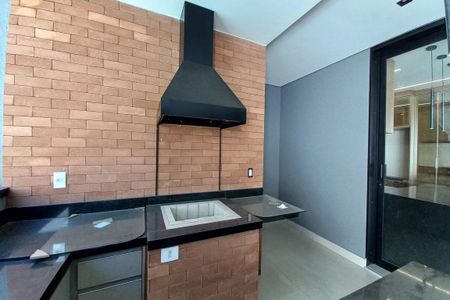 Casa de condomínio à venda com 300m², 4 quartos e 4 vagas Casa de condomínio à venda com 300m², 4 quartos e 4 vagasÁrea comum - Churrasqueira