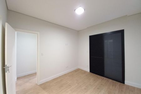 Casa de condomínio à venda com 300m², 4 quartos e 4 vagas Casa de condomínio à venda com 300m², 4 quartos e 4 vagasBanheiro da Suíte 4