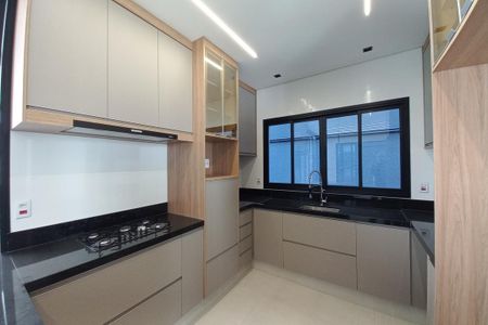 Casa de condomínio à venda com 300m², 4 quartos e 4 vagas Casa de condomínio à venda com 300m², 4 quartos e 4 vagasCozinha