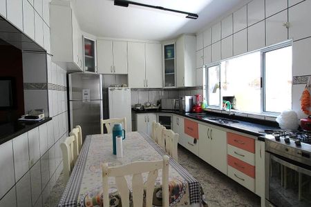 Casa à venda com 180m², 2 quartos e 3 vagas