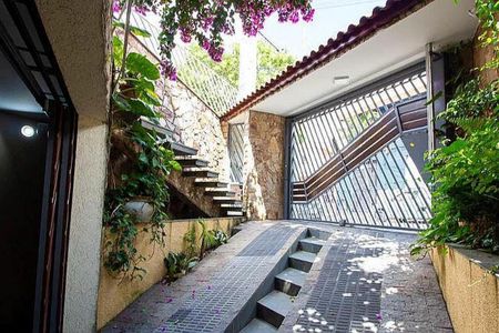 Casa à venda com 160m², 3 quartos e 4 vagas