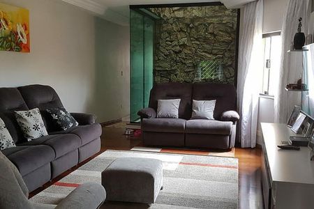 Casa à venda com 160m², 3 quartos e 4 vagas