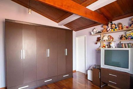Casa à venda com 160m², 3 quartos e 4 vagas