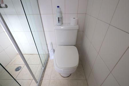 Apartamento à venda com 74m², 2 quartos e 1 vaga Apartamento à venda com 74m², 2 quartos e 1 vagaBanheiro da Suíte