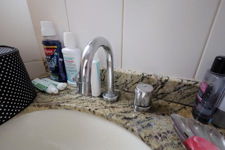 Apartamento à venda com 74m², 2 quartos e 1 vaga Apartamento à venda com 74m², 2 quartos e 1 vagaBanheiro da Suíte