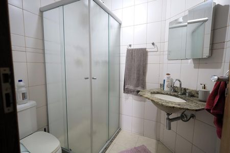 Apartamento à venda com 74m², 2 quartos e 1 vaga Apartamento à venda com 74m², 2 quartos e 1 vagaBanheiro Social