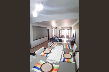 Casa à venda com 386m², 3 quartos e 3 vagas