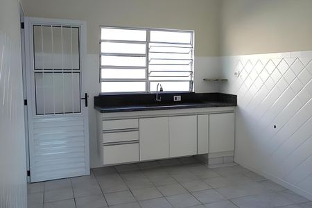 Casa à venda com 240m², 2 quartos e 1 vaga