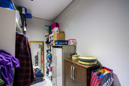 Casa à venda com 72m², 2 quartos e 3 vagas Casa à venda com 72m², 2 quartos e 3 vagasCloset Suíte 2