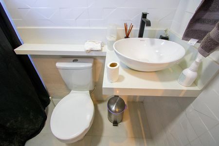 Casa à venda com 72m², 2 quartos e 3 vagas Casa à venda com 72m², 2 quartos e 3 vagasBanheiro da Suíte 1