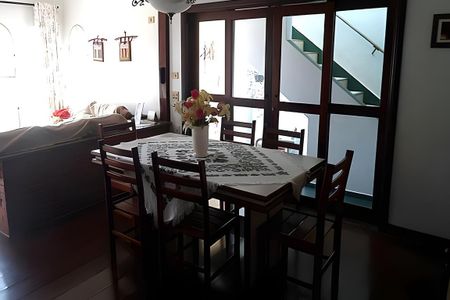 Casa à venda com 161m², 3 quartos e 3 vagas