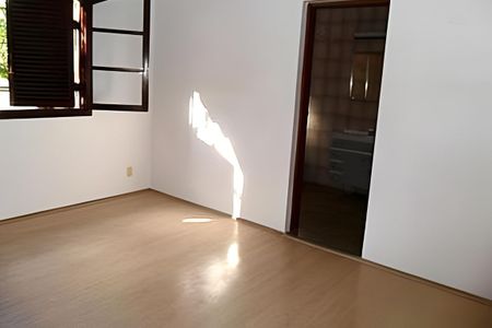 Casa à venda com 138m², 3 quartos e 4 vagas