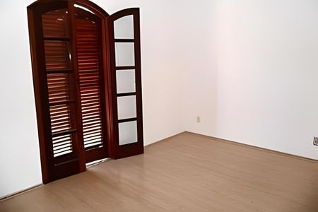 Casa à venda com 138m², 3 quartos e 4 vagas