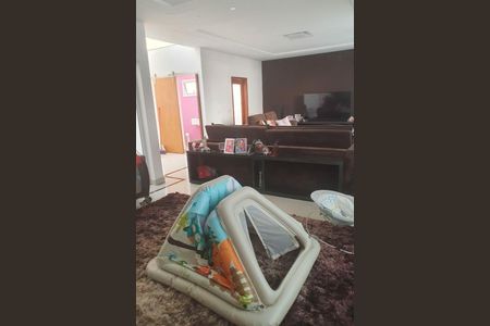 Casa à venda com 251m², 3 quartos e 8 vagas