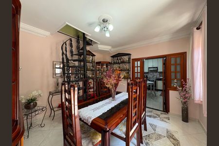 Casa à venda com 115m², 2 quartos e 2 vagas Casa à venda com 115m², 2 quartos e 2 vagasSala de jantar