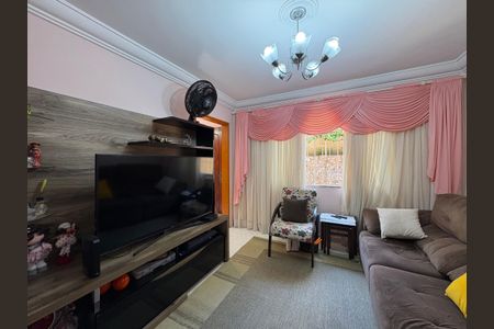 Casa à venda com 115m², 2 quartos e 2 vagas Casa à venda com 115m², 2 quartos e 2 vagasSala