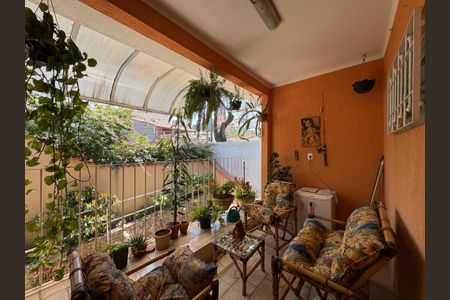 Casa à venda com 115m², 2 quartos e 2 vagas Casa à venda com 115m², 2 quartos e 2 vagasVaranda