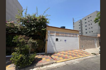 Casa à venda com 115m², 2 quartos e 2 vagas Casa à venda com 115m², 2 quartos e 2 vagasFachada + plaquinha