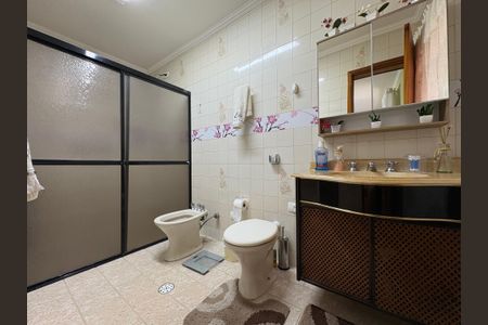 Casa à venda com 115m², 2 quartos e 2 vagas Casa à venda com 115m², 2 quartos e 2 vagasBanheiro da suíte