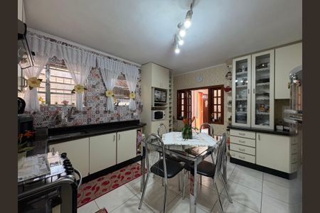 Casa à venda com 115m², 2 quartos e 2 vagas Casa à venda com 115m², 2 quartos e 2 vagasCozinha