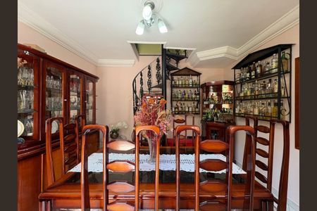 Casa à venda com 115m², 2 quartos e 2 vagas Casa à venda com 115m², 2 quartos e 2 vagasSala de jantar