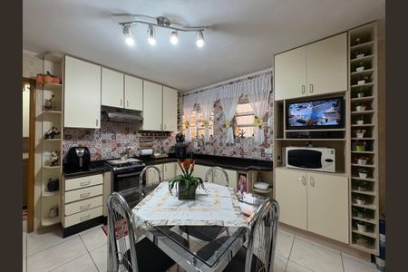 Casa à venda com 115m², 2 quartos e 2 vagas Casa à venda com 115m², 2 quartos e 2 vagasCozinha